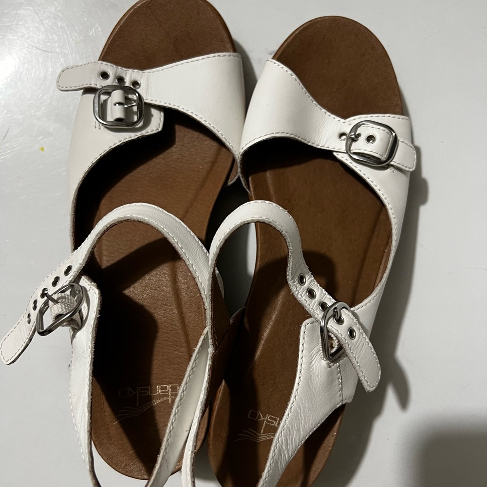 Like new only tried on once dansko sandels